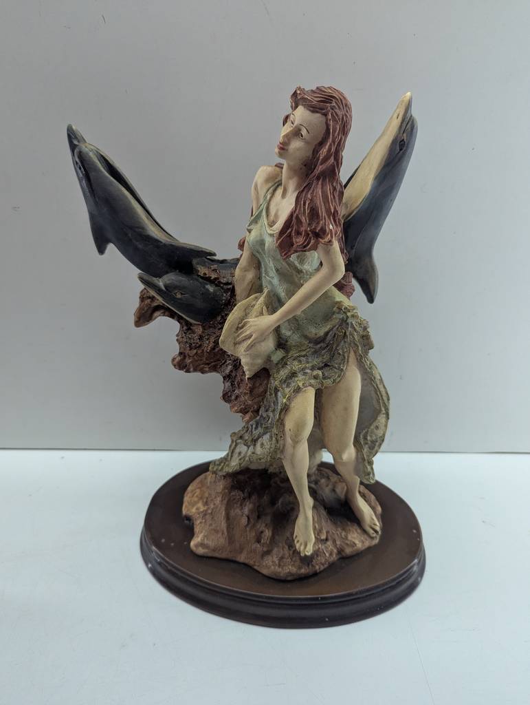 HV11095 FIGURA DE RESINA